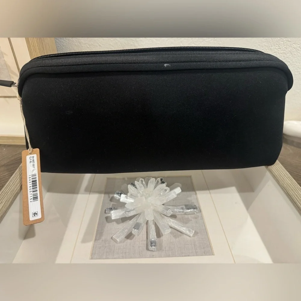 SKIMS Travel/cosmetic pouch. NWT. Black